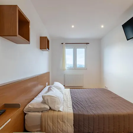 Celso Emilio Ferreiro Монфорте-де-Лемос